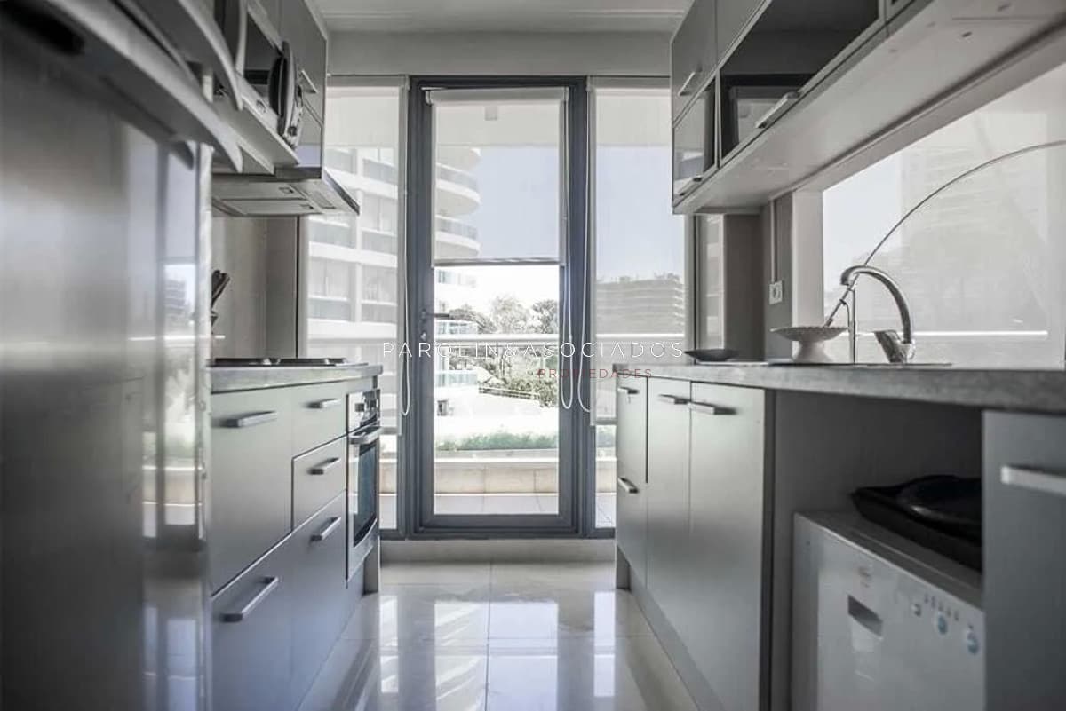 Departamento en Venta de 2 dormitorios en Playa Brava, Punta del Este