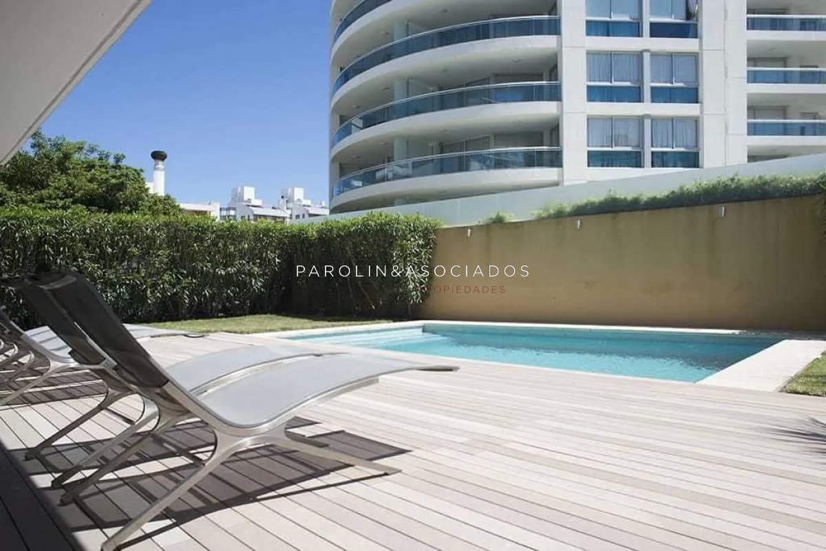 Departamento en Venta de 2 dormitorios en Playa Brava, Punta del Este