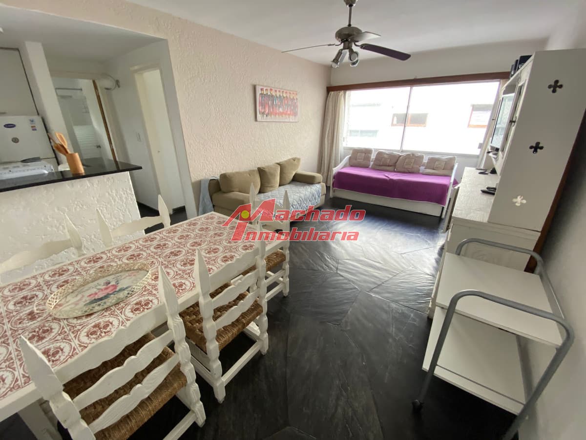 Apartamento en venta de un dormitorio en Mansa - Punta del Este