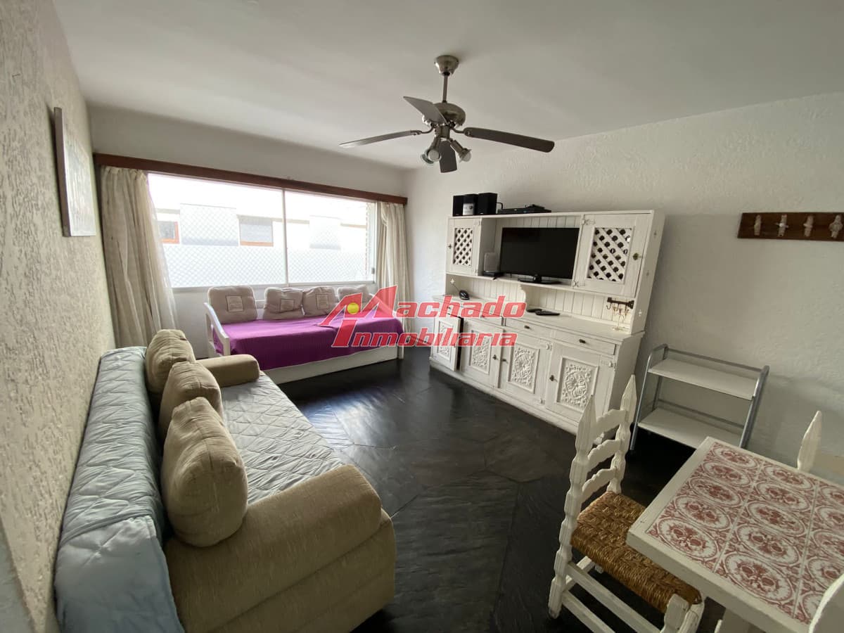 Apartamento en venta de un dormitorio en Mansa - Punta del Este