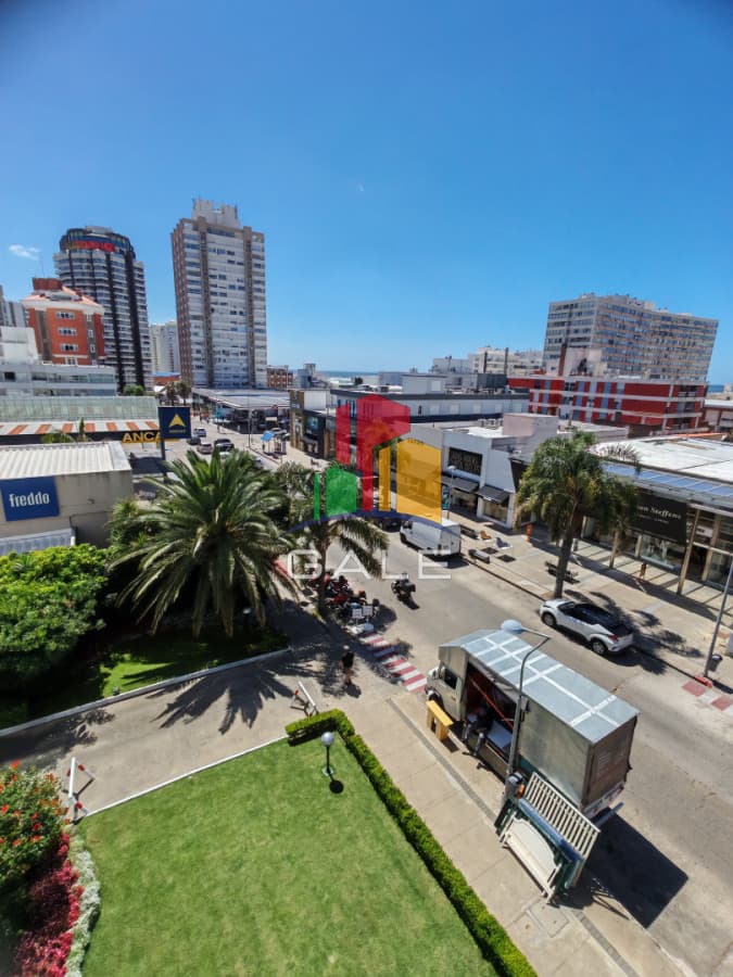 Gale Propiedades & Escribanía Apartamento ID.4503 - Hermoso Y Amplio Apartamento en Punta Del Este