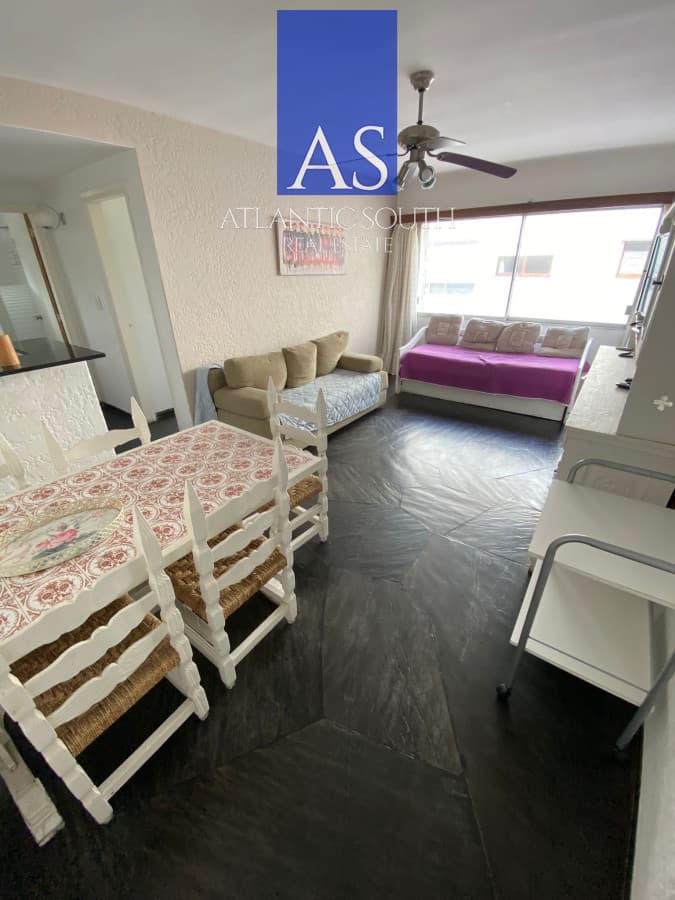Apartamento 1 dormitorio primera línea con cochera Playa Mansa - Punta del Este