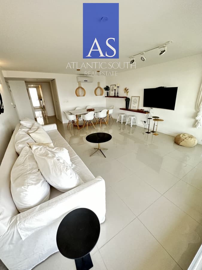 Apartamento 3 dormitorios moderno en primera línea frente al mar Playa Mansa