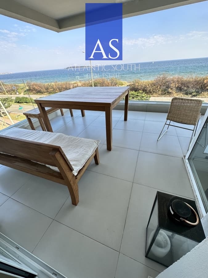 Apartamento 3 dormitorios moderno en primera línea frente al mar Playa Mansa