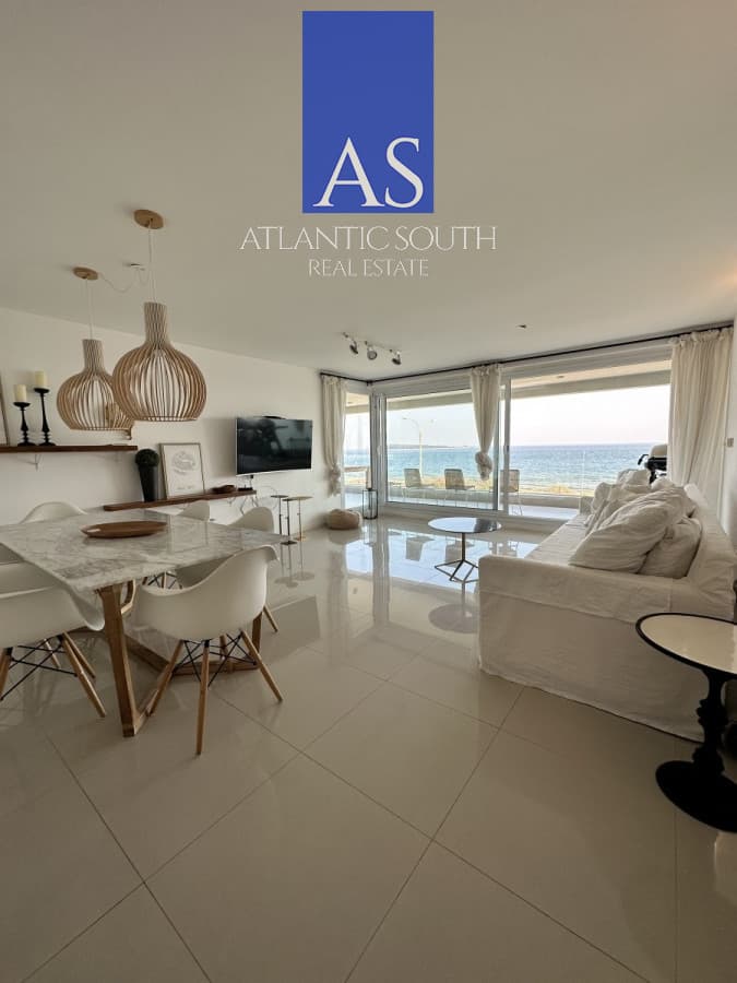 Apartamento 3 dormitorios moderno en primera línea frente al mar Playa Mansa