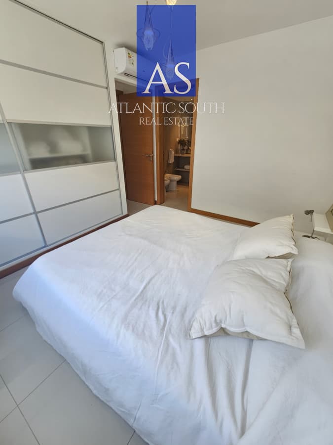 Oportunidad apartamento 2 dormitorios torre de categoría terraza garage Playa BRava Punta del Este