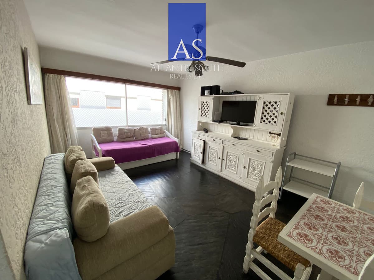 Apartamento 1 dormitorio primera línea con cochera Playa Mansa - Punta del Este