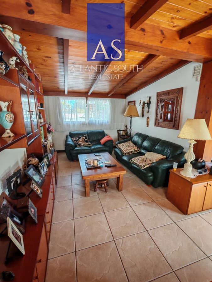 Casa 3 dormitorios con jardín próxima al mar Playa Mansa Punta del este