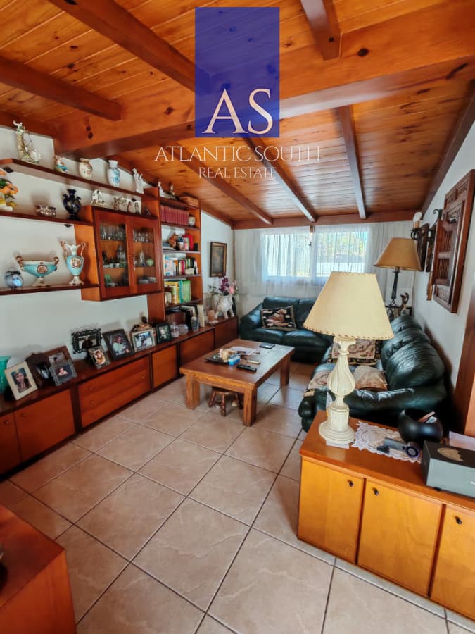 Casa 3 dormitorios con jardín próxima al mar Playa Mansa Punta del este