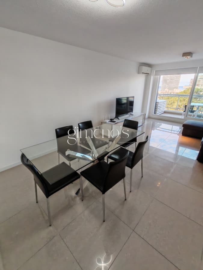Apartamento de 1 Dormitorio en Venta en Punta del Este - Cerca del Mar - Playa Brava