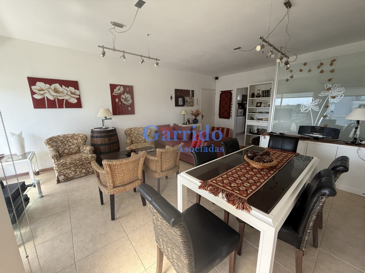 Apartamento zona Roosevelt , tres dormitorios , muy linda vista!