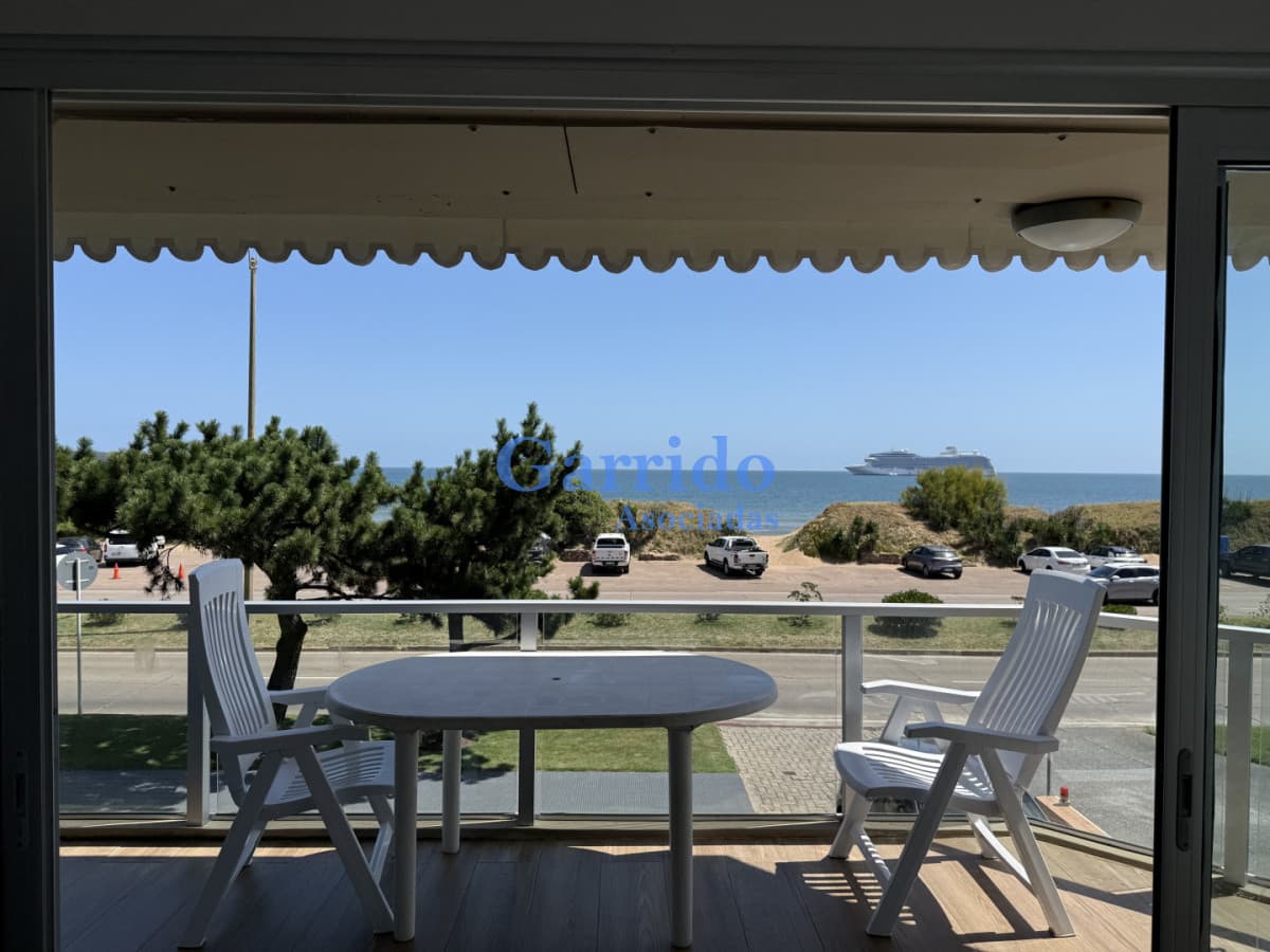 Alquilo turismo! Apto primera línea de playa mansa