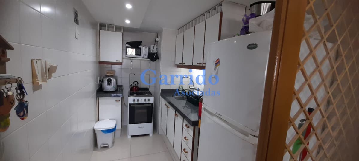 Alquilo anual, 1 dormitorio y medio a pasos del mar.