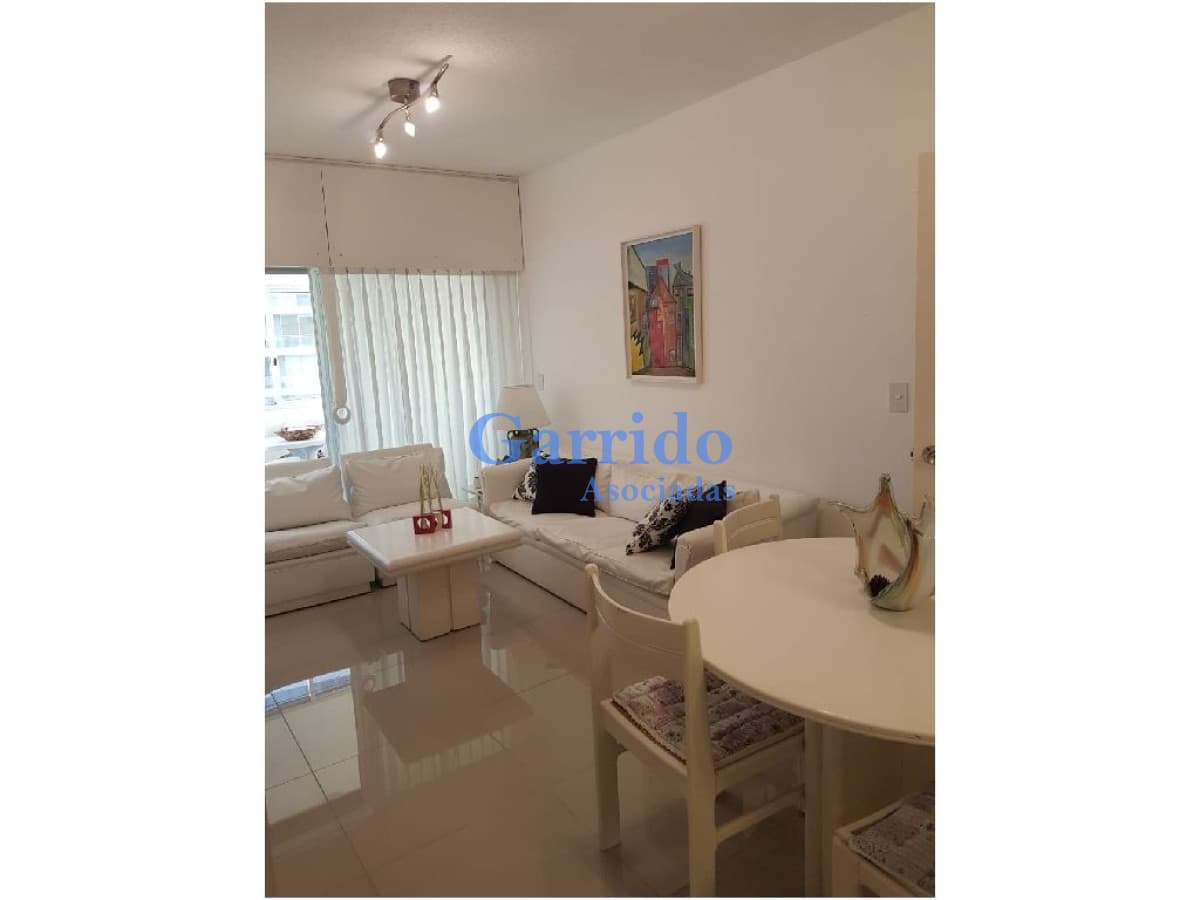 Vendo  2 dorm ,    Av.Roosevelt , reciclado .