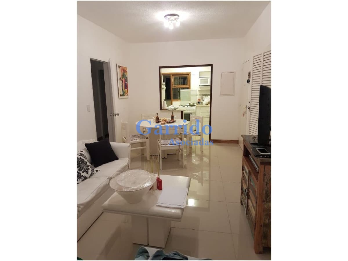 Vendo  2 dorm ,    Av.Roosevelt , reciclado .
