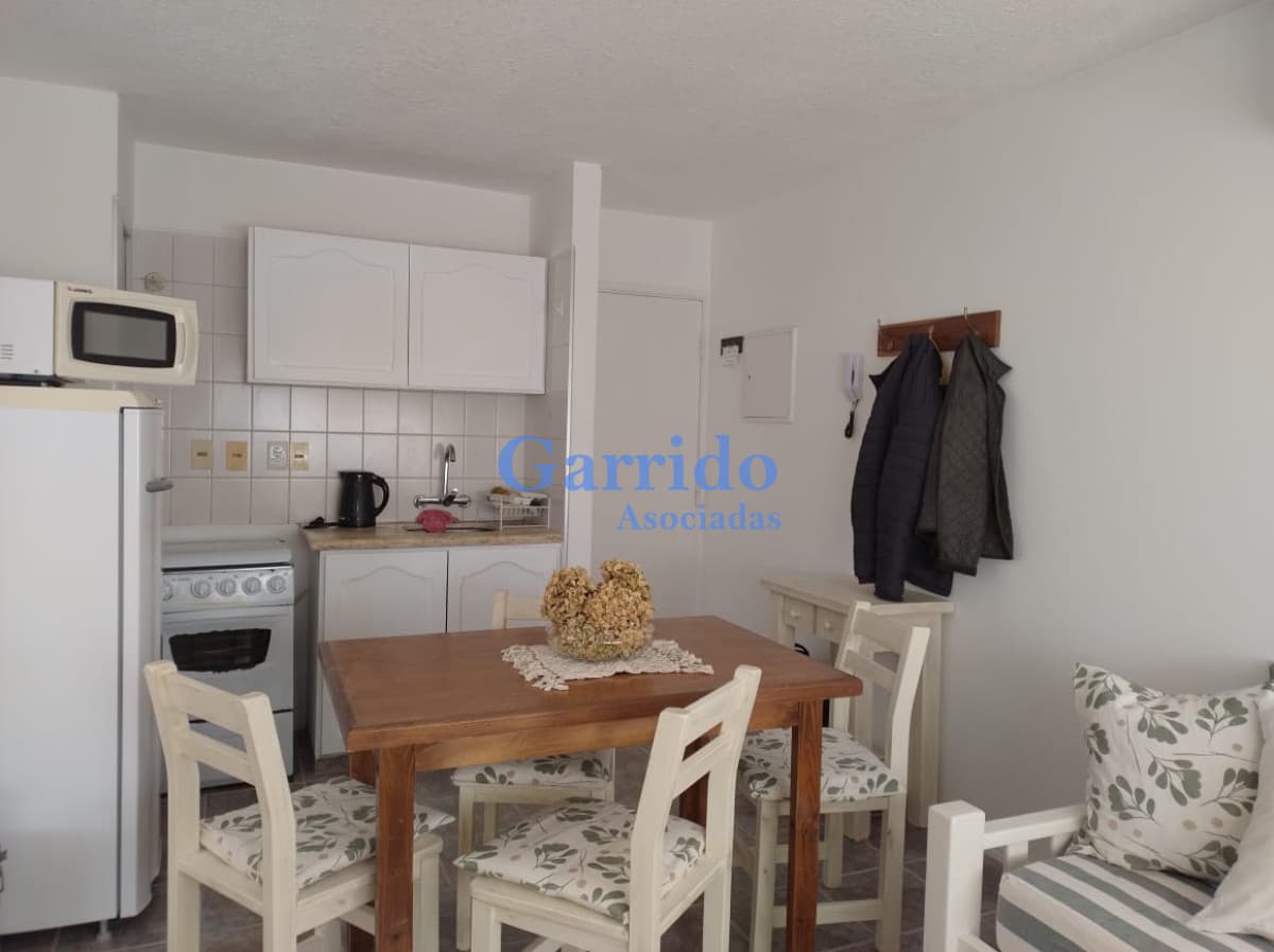 Alquiler Anual en peninsula , 1 dormitorio , 1 baño .