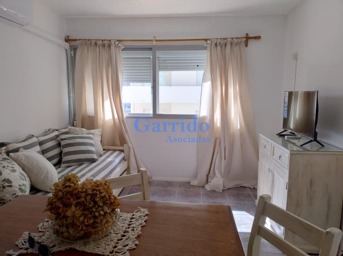 Alquiler Anual en peninsula , 1 dormitorio , 1 baño .