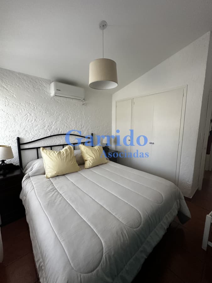 Muy linda casa a pasos de playa brava