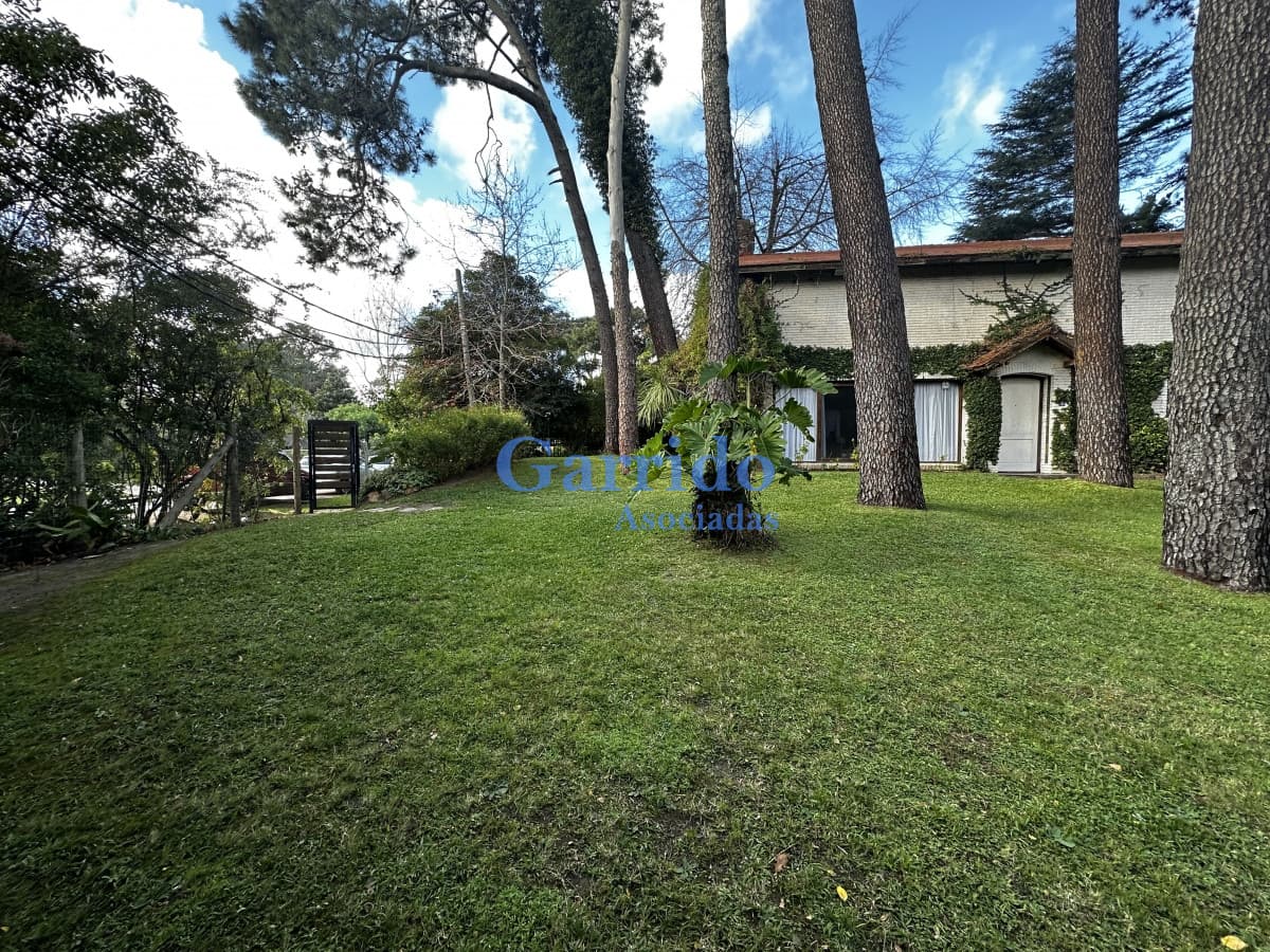 VENDO casa anual