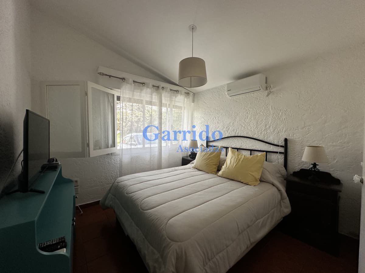 Muy linda casa a pasos de playa brava