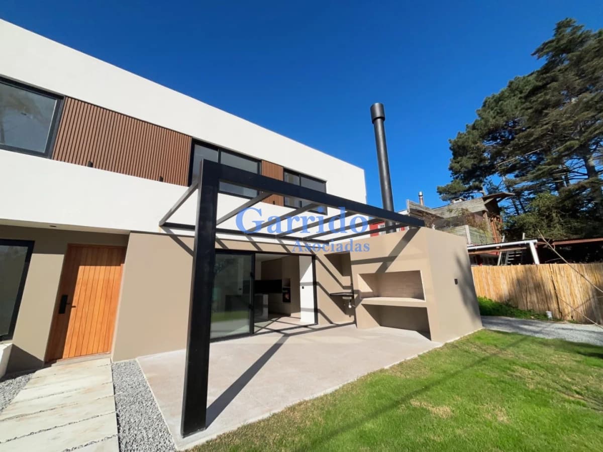 Chalet  a estrenar , barrio Córdoba