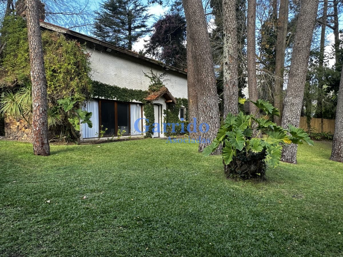 VENDO casa anual