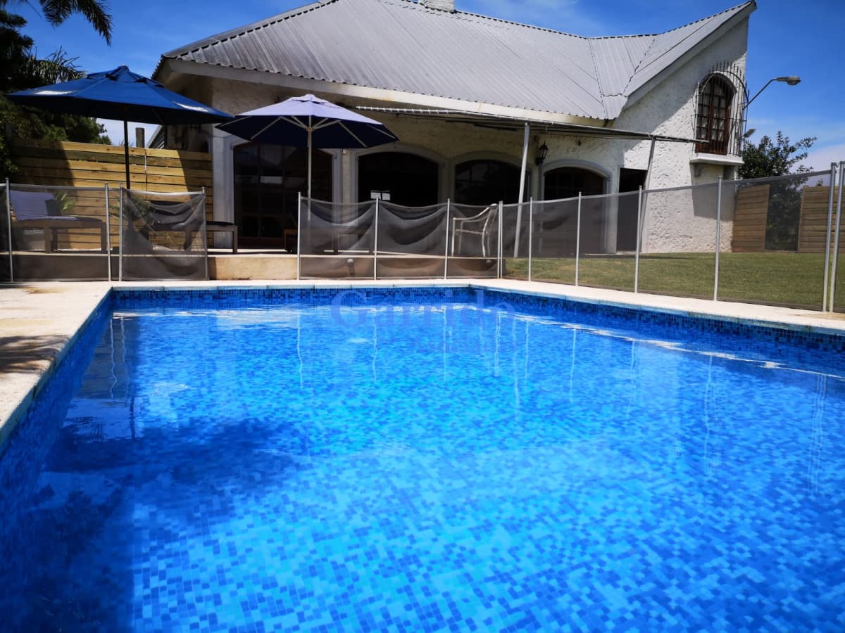 Alquilo anual hermoso chalet , jardines de Córdoba