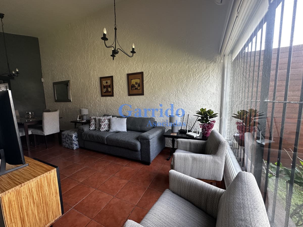 Muy linda casa a pasos de playa brava