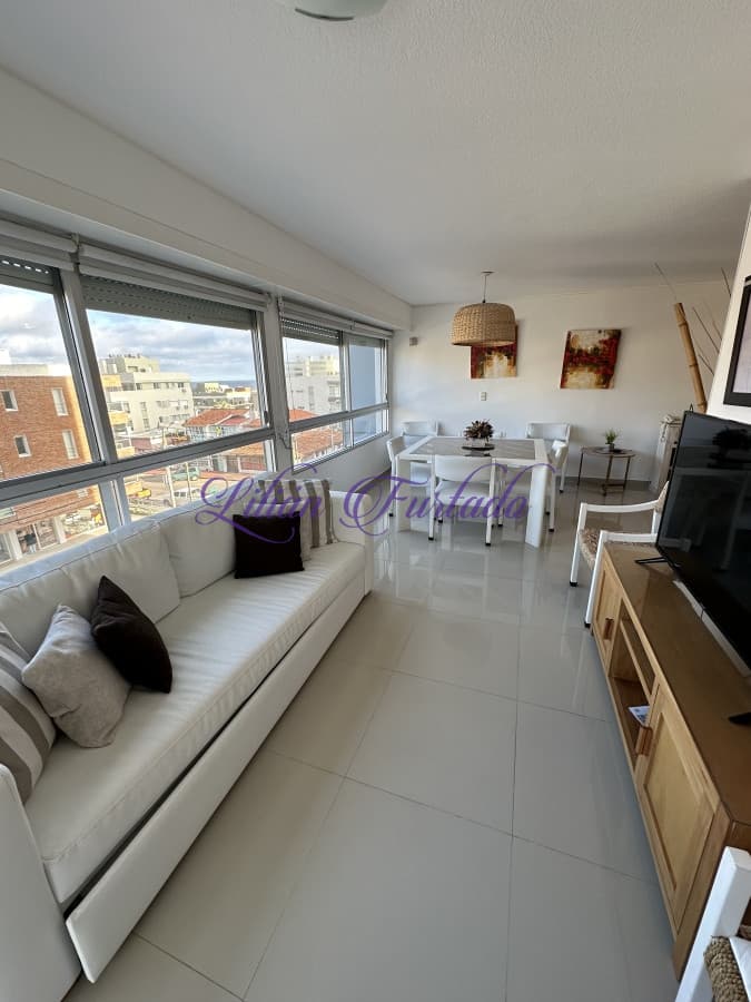 En venta y alquiler temporario apartamento de 2 dormitorios y 2 baños. Península-Punta del Este. - Lilian Furtado Negocios Inmobiliarios