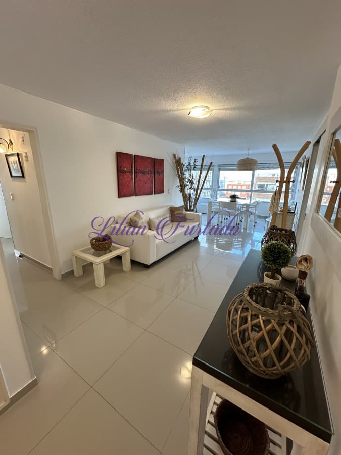 En venta y alquiler temporario apartamento de 2 dormitorios y 2 baños. Península-Punta del Este. - Lilian Furtado Negocios Inmobiliarios
