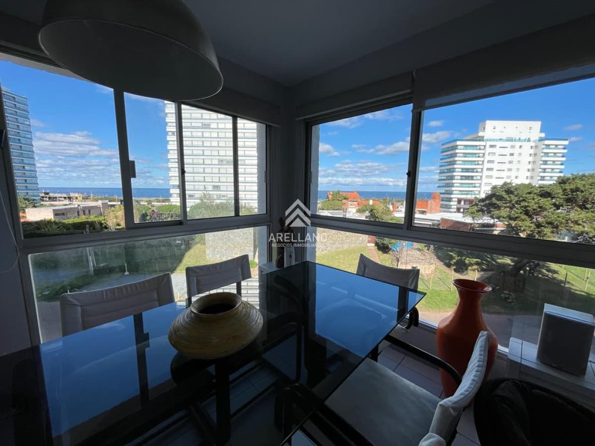Apartamento ID.4739 - Apartamento en venta de 2 dormitorios, terraza con vista al mar- Brava, Punta del Este
