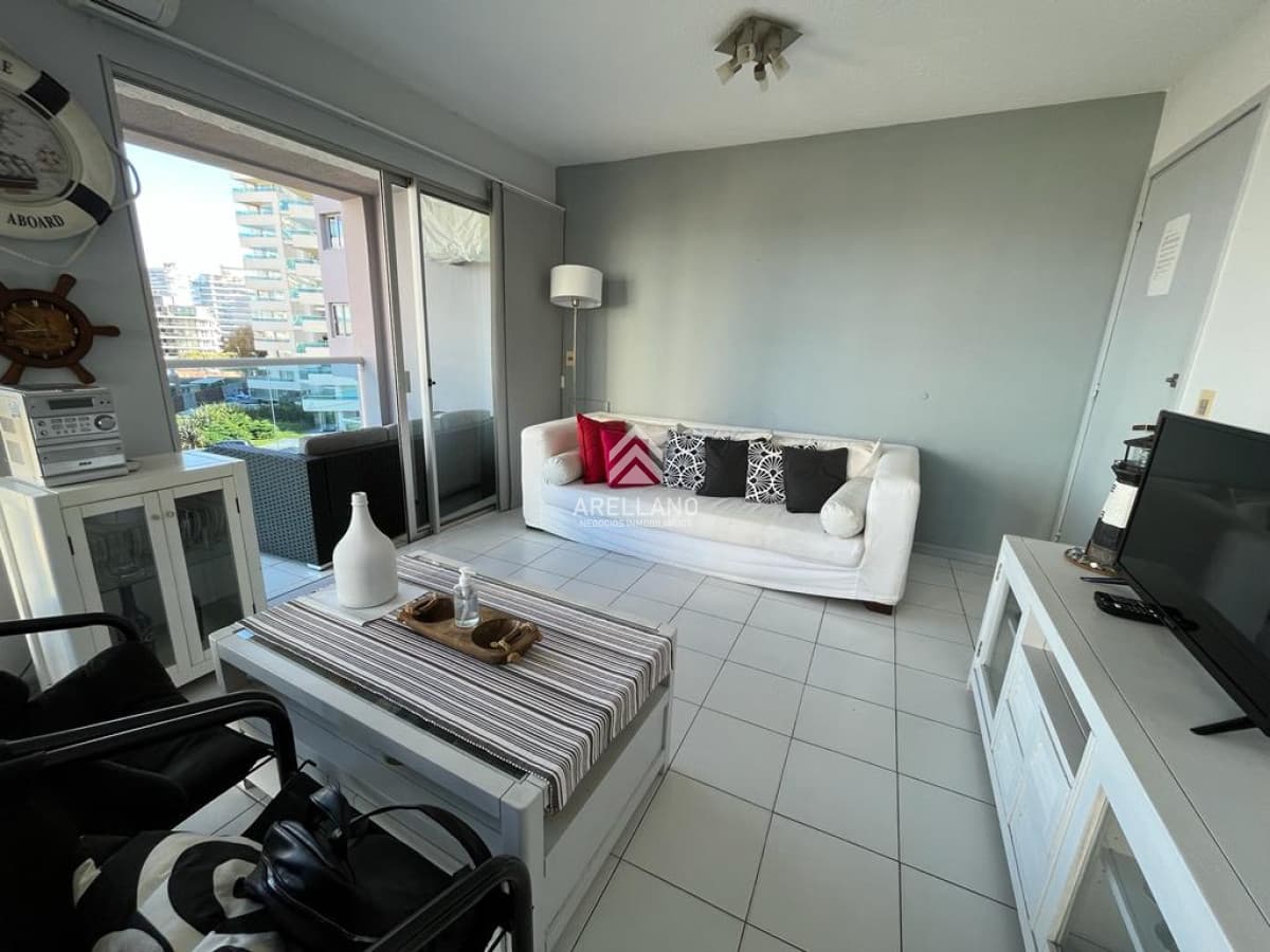 Apartamento ID.4739 - Apartamento en venta de 2 dormitorios, terraza con vista al mar- Brava, Punta del Este
