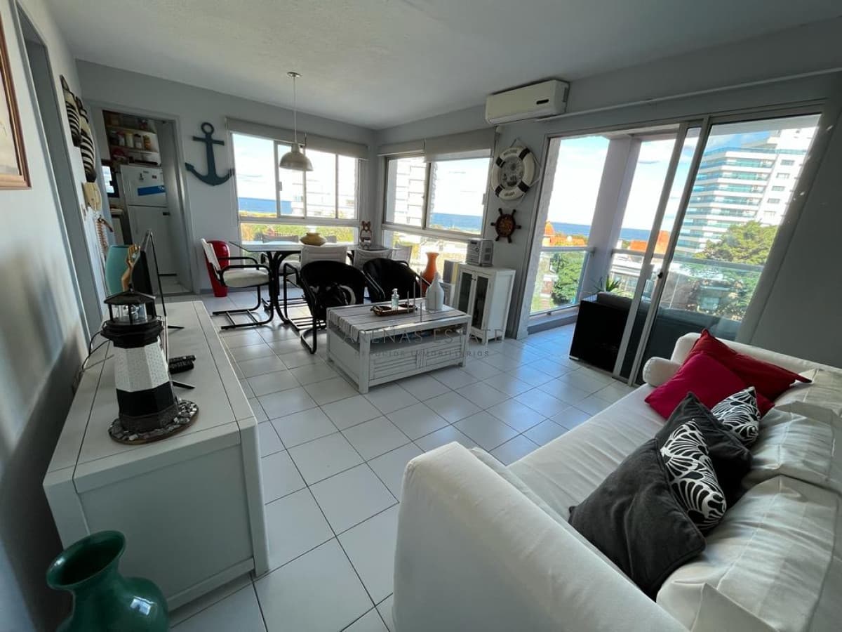 Apartamento ID.3710 - Apartamento en venta de 2 dormitorios, terraza con vista al mar- Brava, Punta del Este