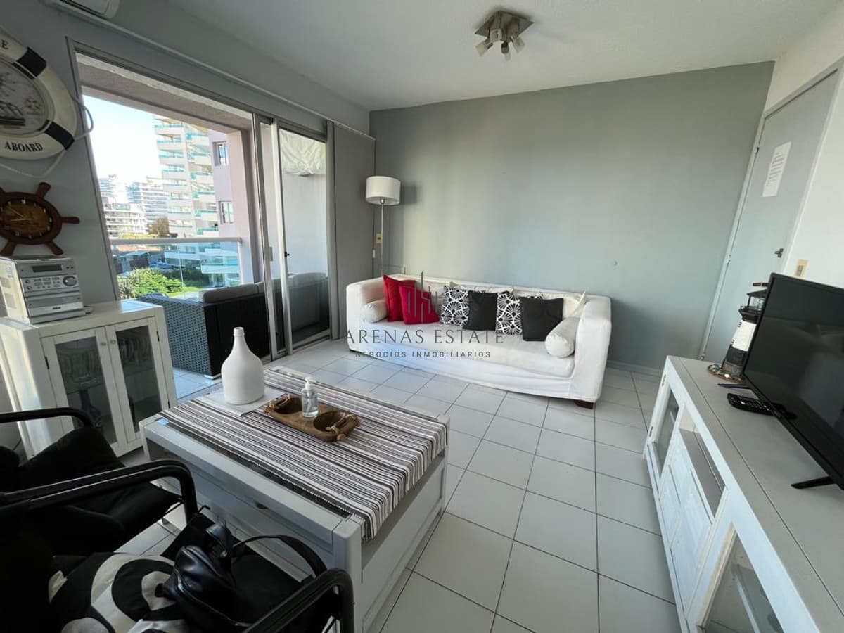 Apartamento ID.3710 - Apartamento en venta de 2 dormitorios, terraza con vista al mar- Brava, Punta del Este