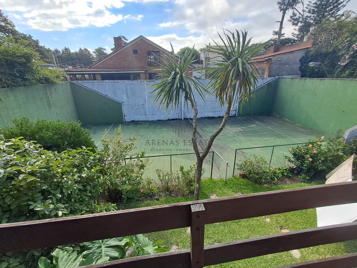 Casa ID.4666 - PUNTA DEL ESTE A METROS DE PLAYA MANSA GRAN CASA DE 5 DORMITORIOS PISCINA CANCHA DE PADLE EN VENTA
