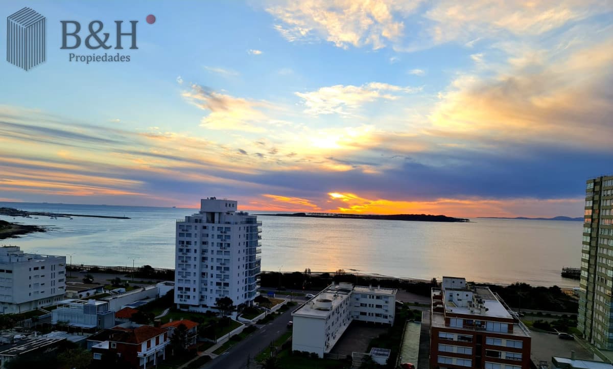 PUNTA DEL ESTE MANSA APTO 3 SUITES BALCON CON PARRILLERO EXCELENTE VISTA Y AMENITIES!