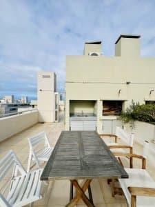 Apartamento 2 dormitorios 2 baños a metros de playa mansa  -