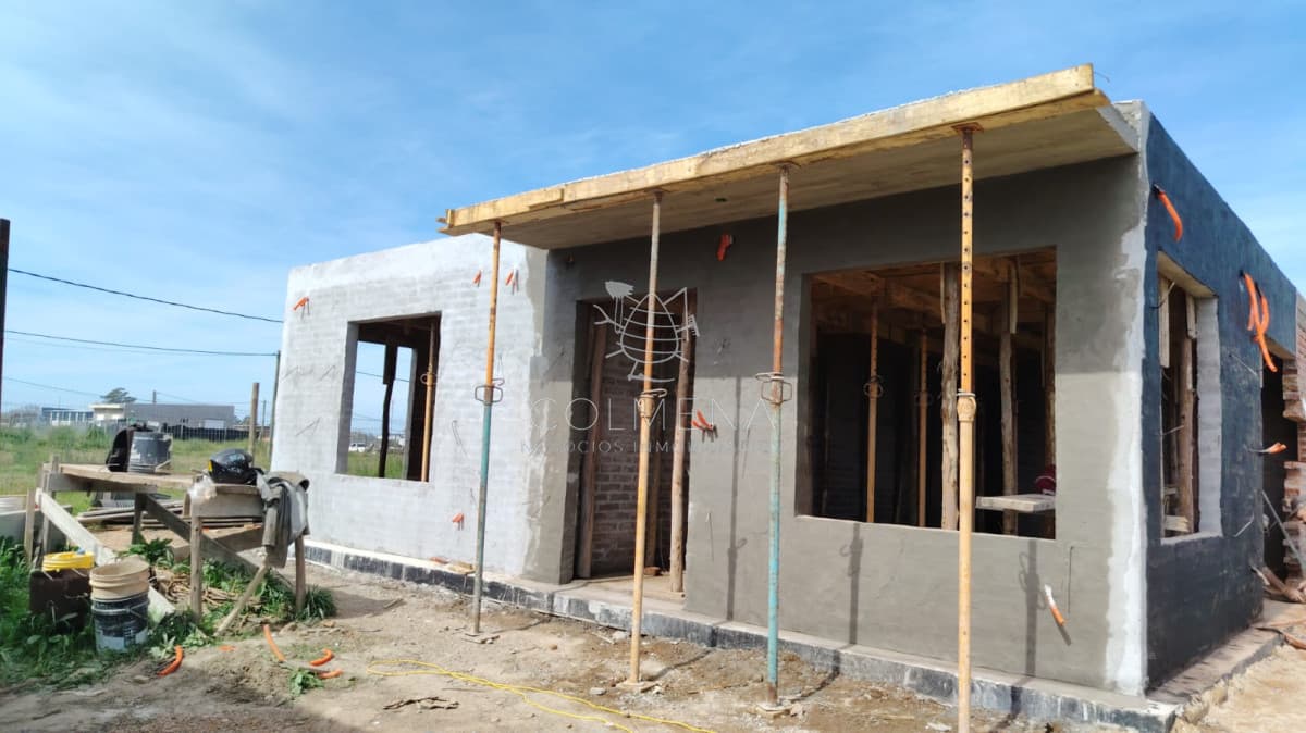 Precio en pozo. Casa construcción tradicional en Maldonado.