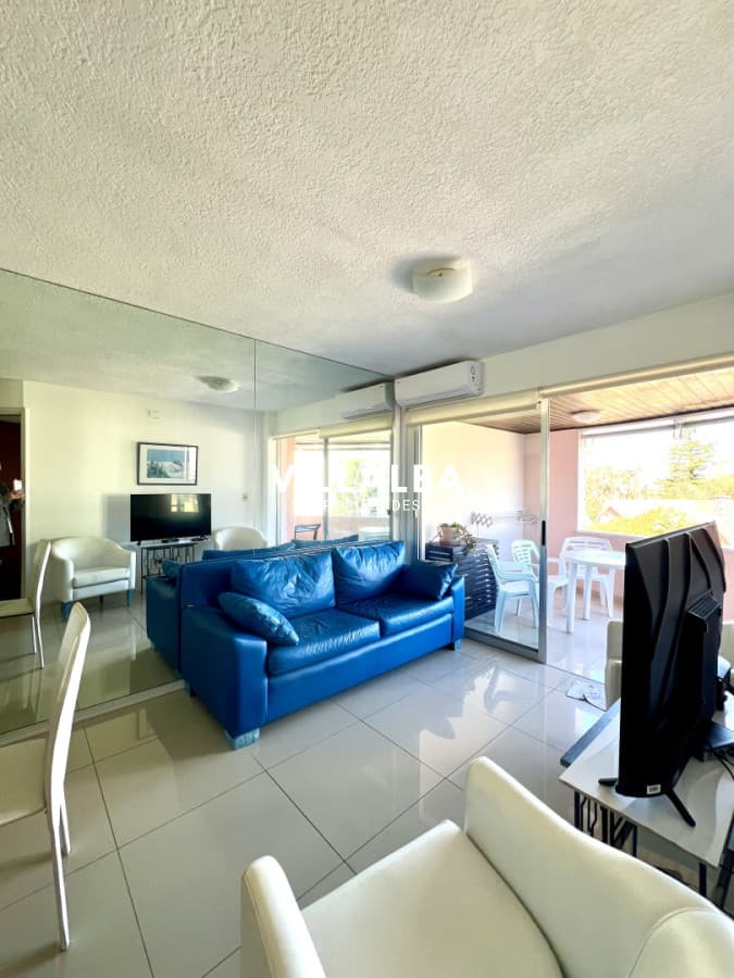 se vende Apartamento reciclado en playa Mansa - Punta del Este