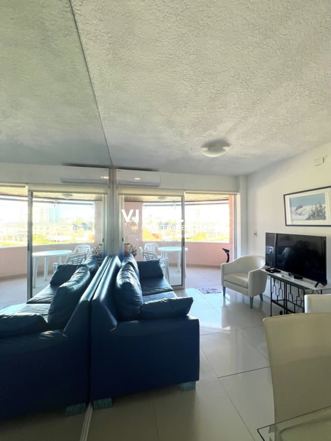 se vende Apartamento reciclado en playa Mansa - Punta del Este