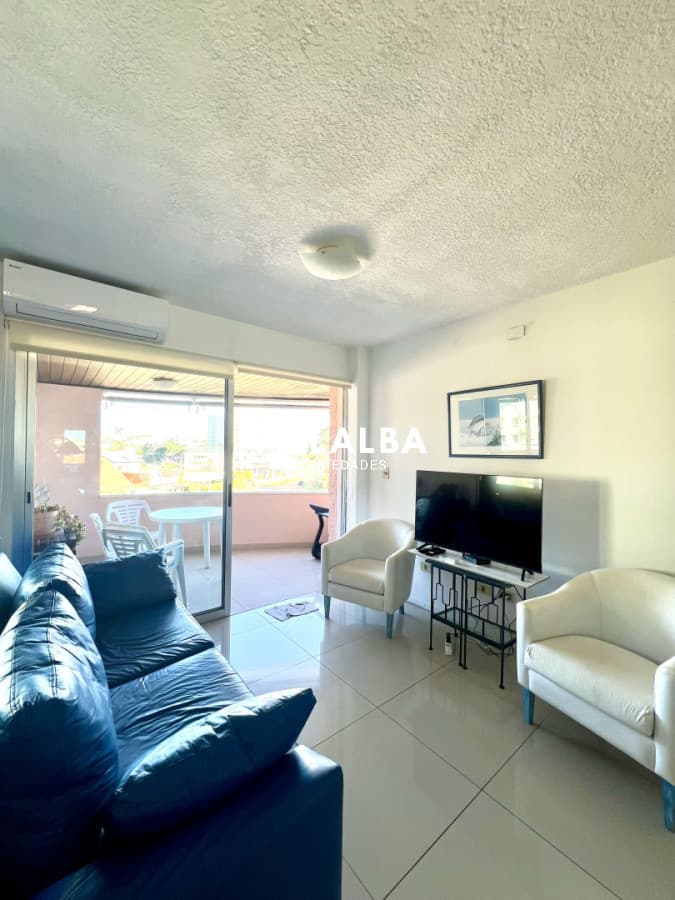 se vende Apartamento reciclado en playa Mansa - Punta del Este