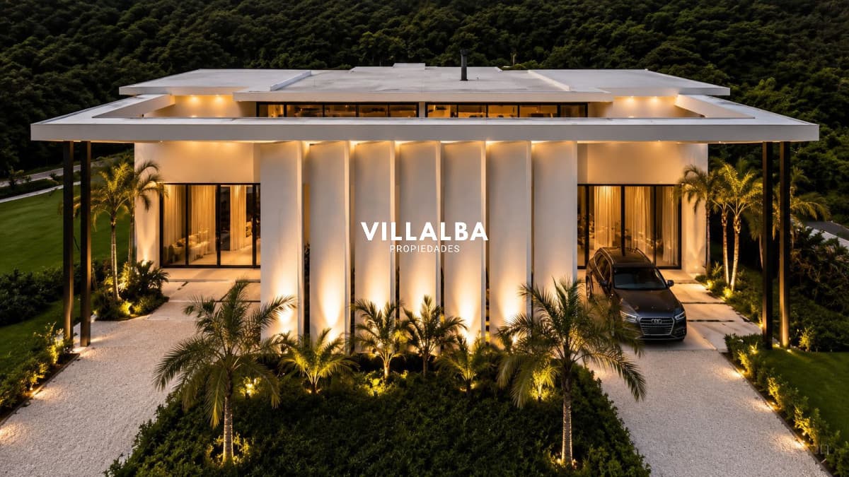 Casa en venta en Solanas Country, construcción de hormigón armado, con piscina.