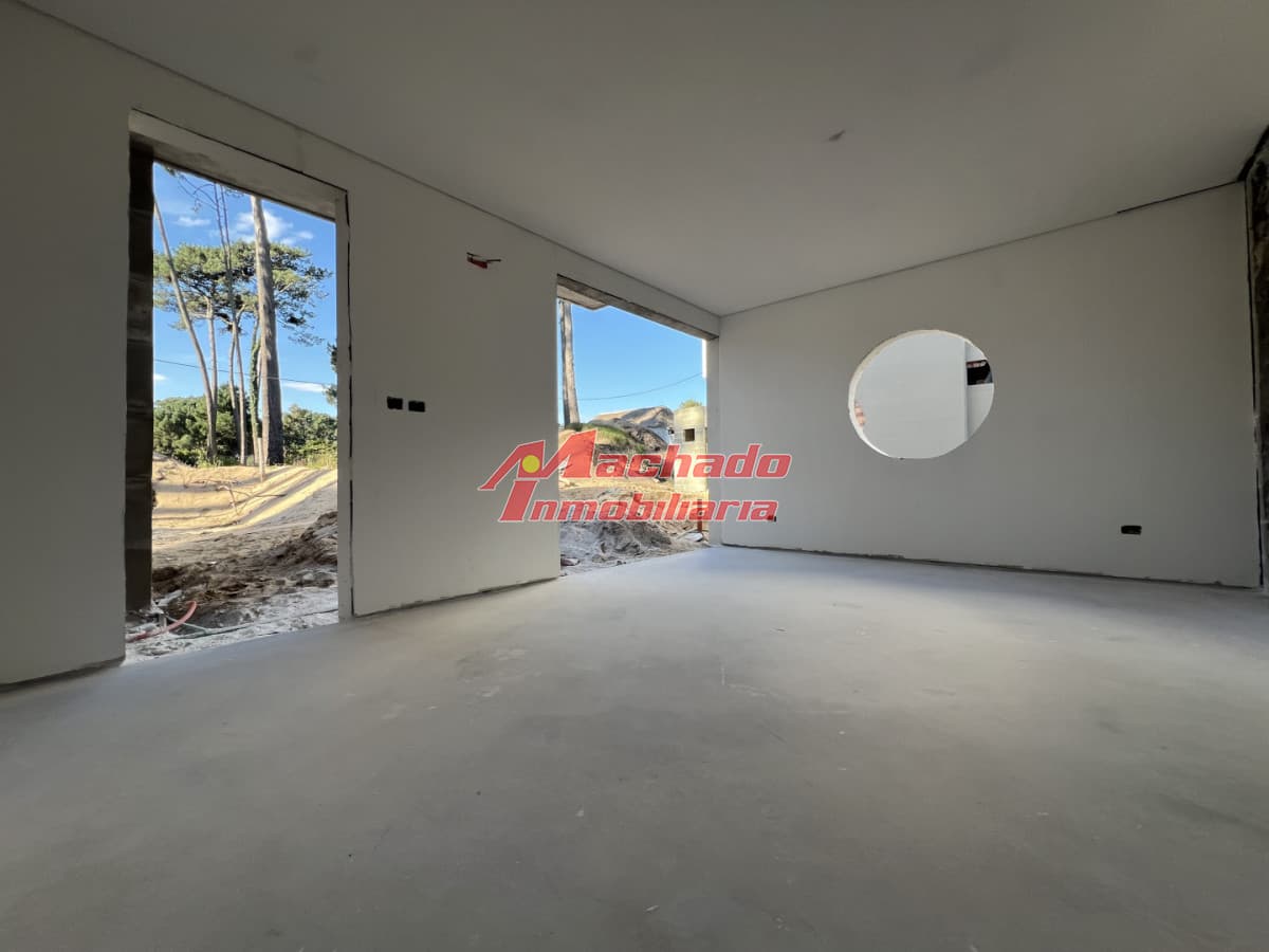 Casa a estrenar en Pinares, proyecto en obra, precio lanzamiento. Punta del Este