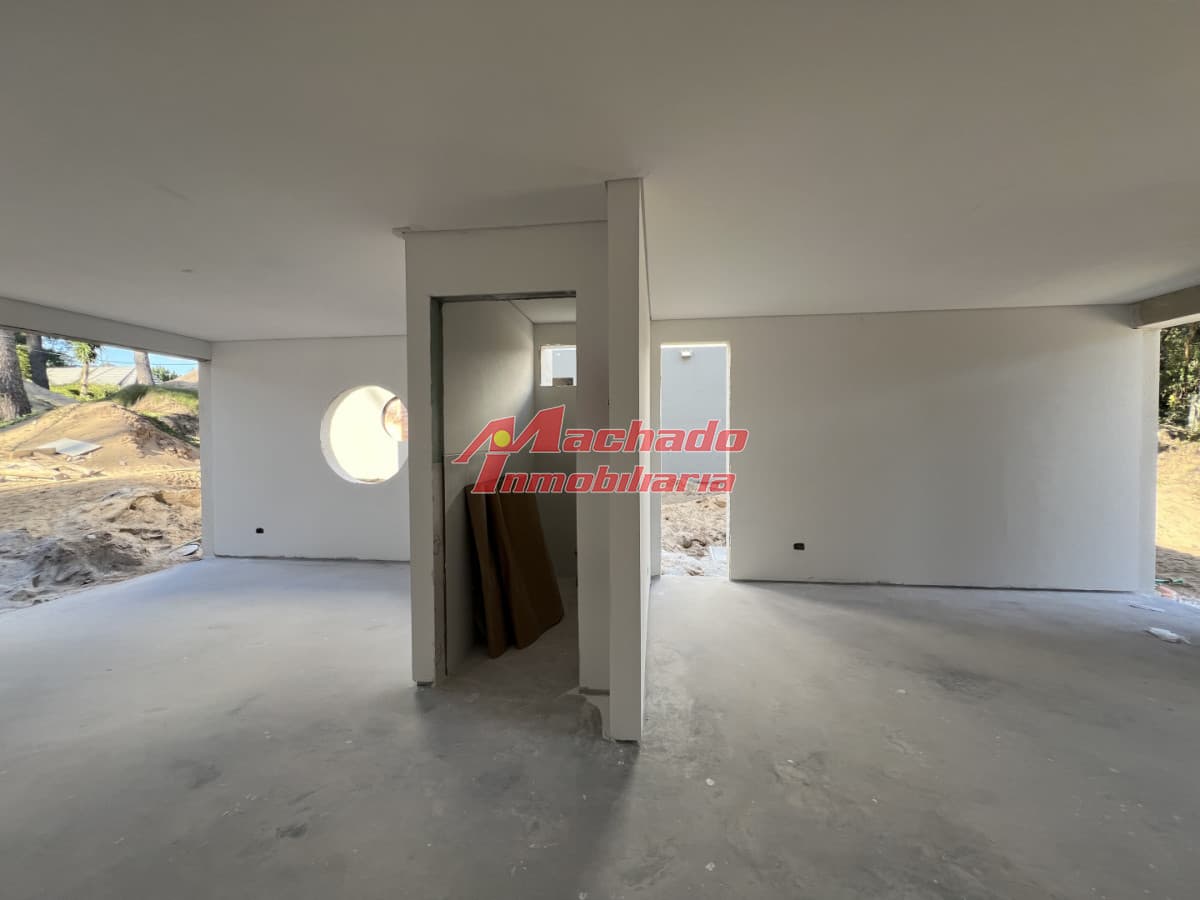 Casa a estrenar en Pinares. Punta del Este