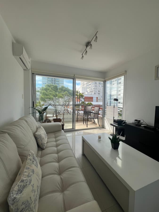 Apartamento ID.4167 - Exclusivo apartamento de 2 dormitorios con parrillero propio. Punta del Este.