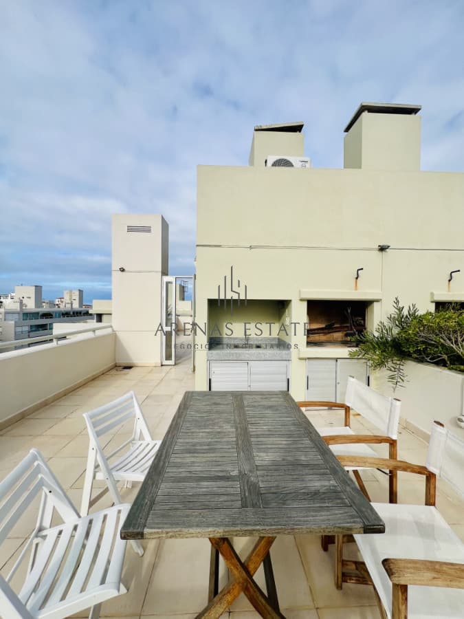 Apartamento ID.4167 - Exclusivo apartamento de 2 dormitorios con parrillero propio. Punta del Este.