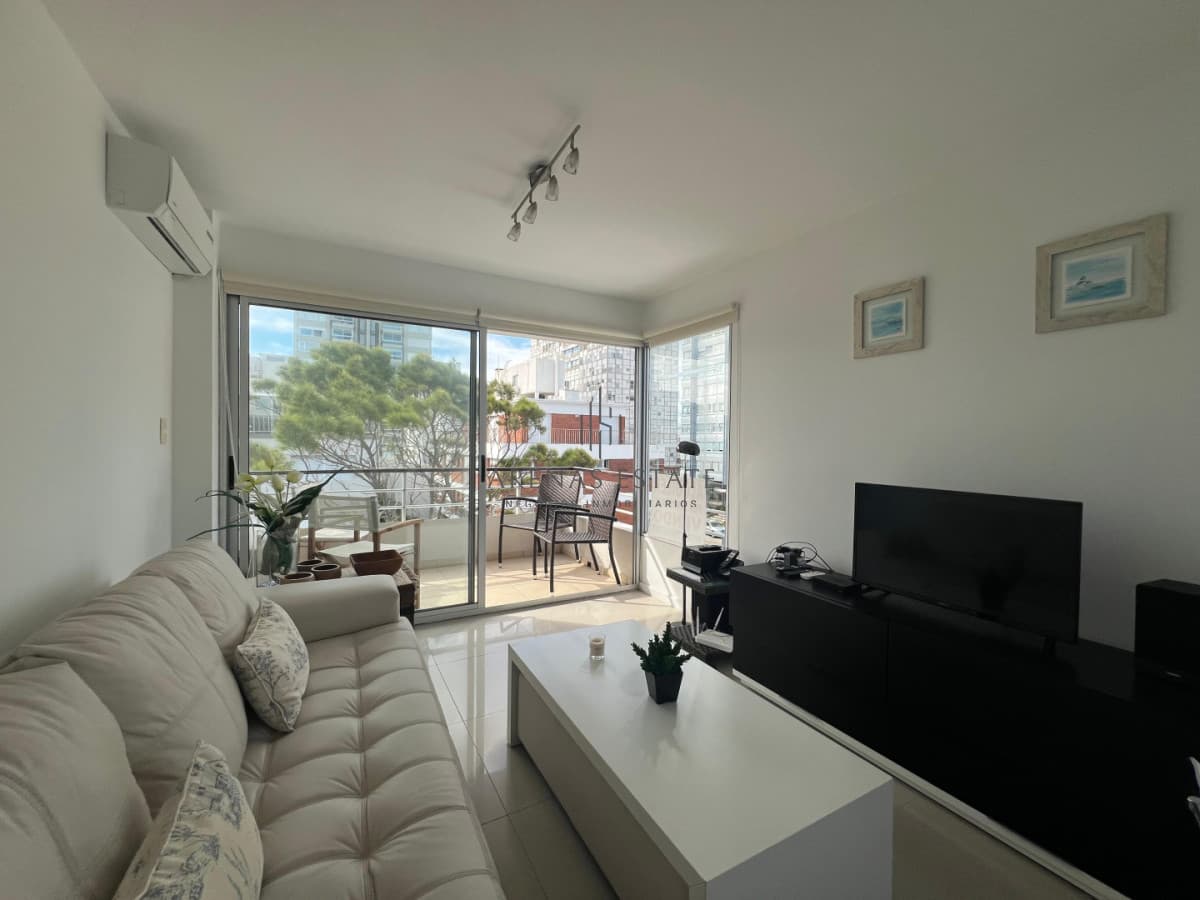 Apartamento ID.4167 - Exclusivo apartamento de 2 dormitorios con parrillero propio. Punta del Este.