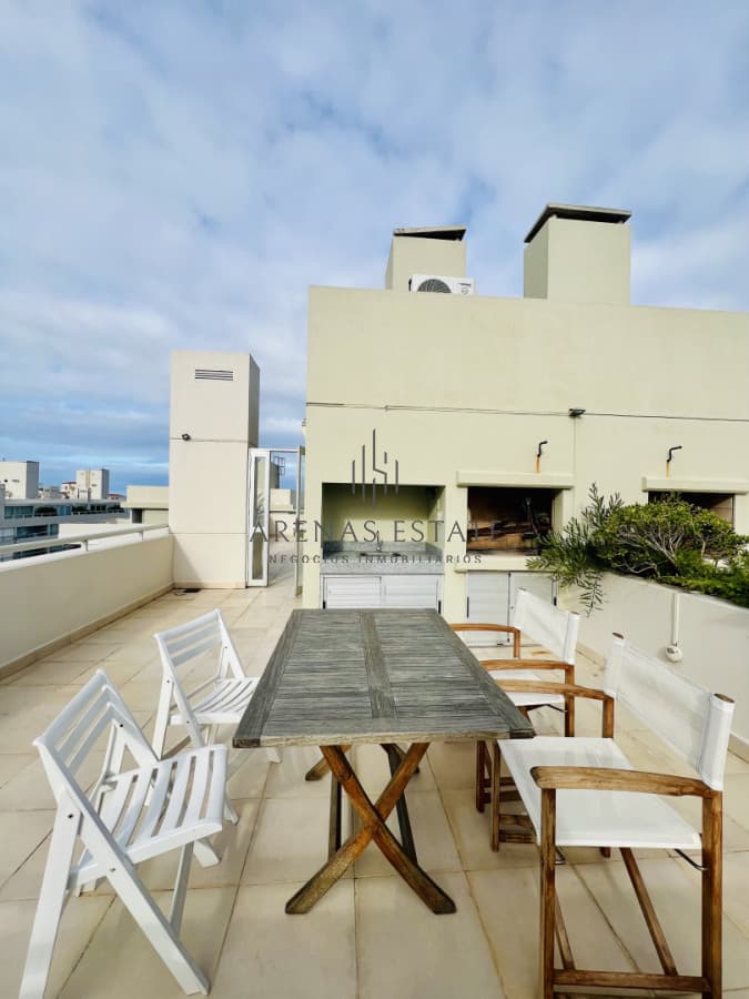 Apartamento ID.4167 - Exclusivo apartamento de 2 dormitorios con parrillero propio. Punta del Este.
