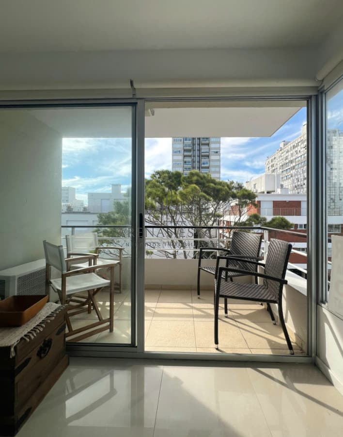 Apartamento ID.4167 - Exclusivo apartamento de 2 dormitorios con parrillero propio. Punta del Este.