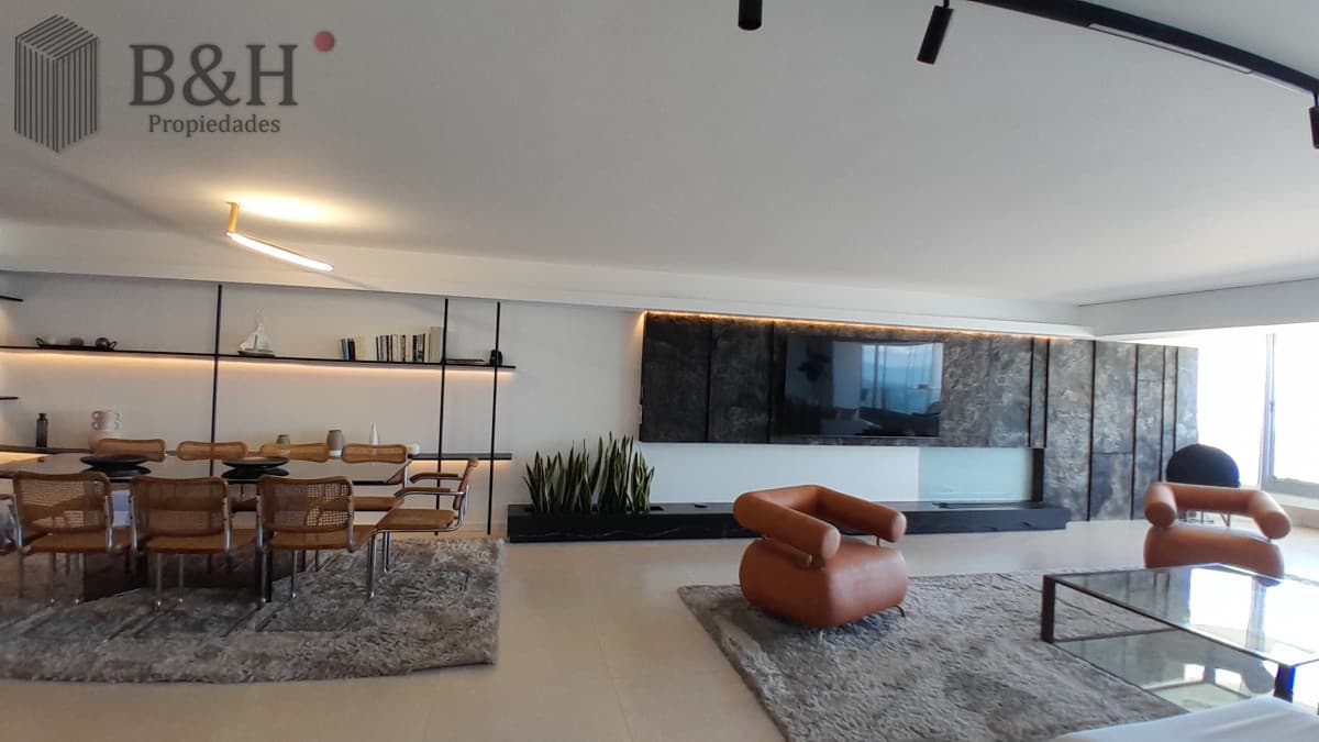 Amplio apartamento en Primera línea de playa brava. PUNTA del Este. Alquiler de verano
